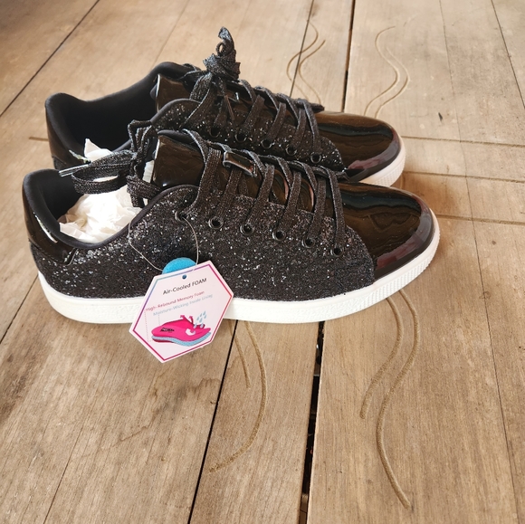 Shoes - Picture 1 of 2